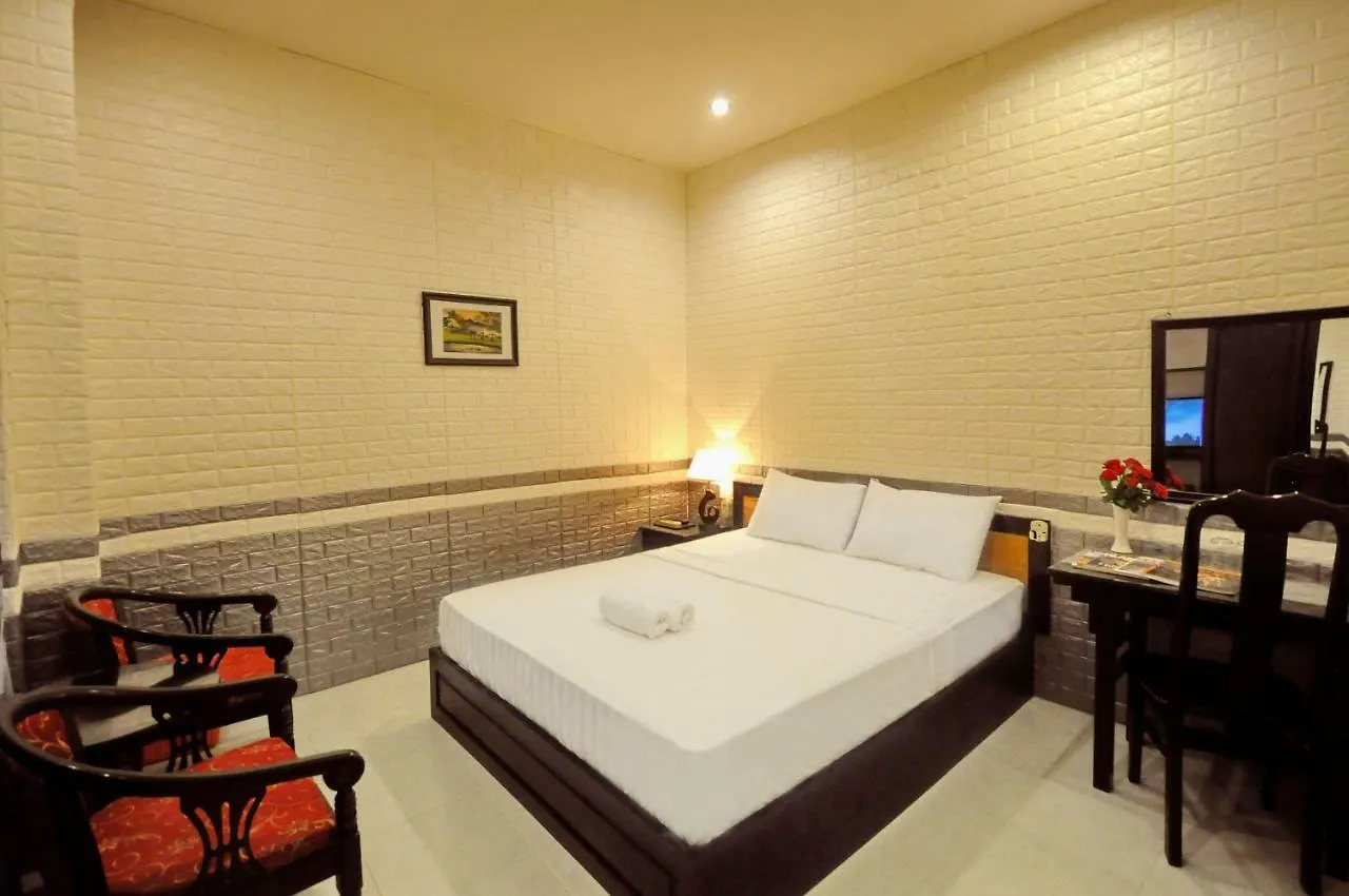 Four Seasons House 호텔 나트랑 2*,
