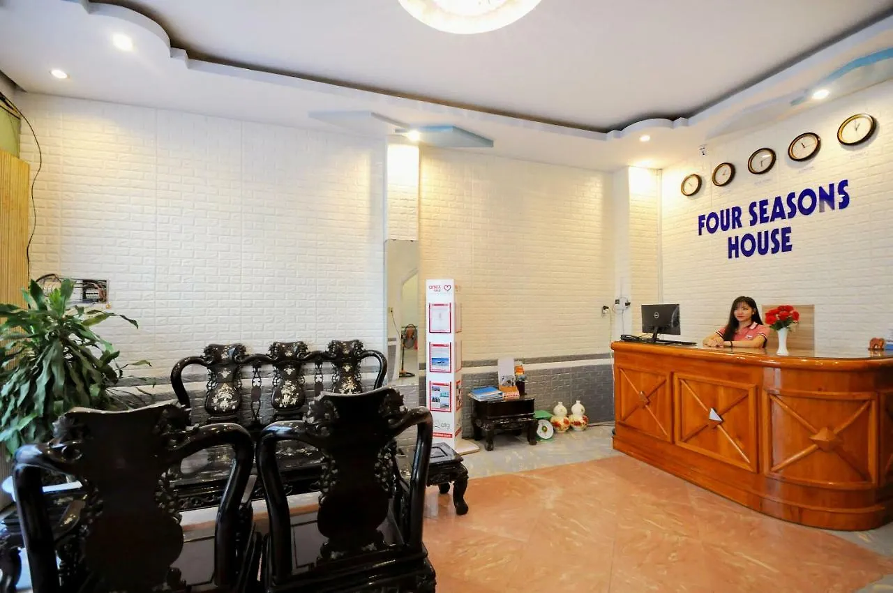 Four Seasons House 호텔 나트랑 2*,  베트남